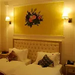 2 Kitarrat Boutique &