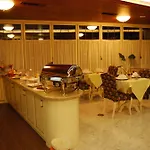 2 Kitarrat Boutique &
