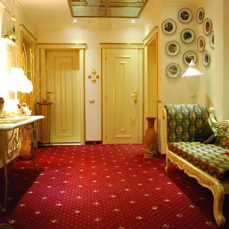 2 Kitarrat Boutique & 酒店 4*