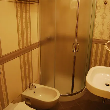 2 Kitarrat Boutique & 酒店 4*