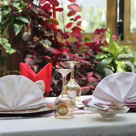 2 Kitarrat Boutique & Dıraç