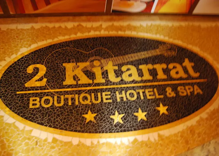 2 Kitarrat Boutique &
