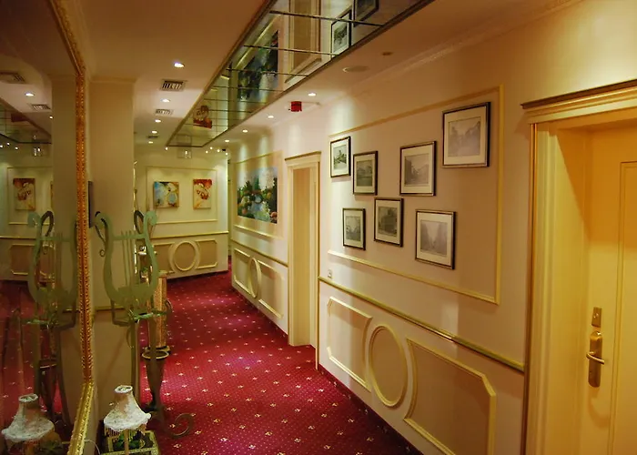 2 Kitarrat Boutique & 4* Durrës