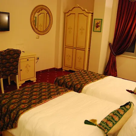 2 Kitarrat Boutique & دراس