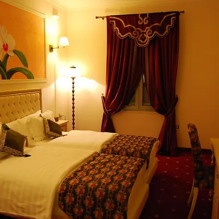 2 Kitarrat Boutique & 4* Durrës