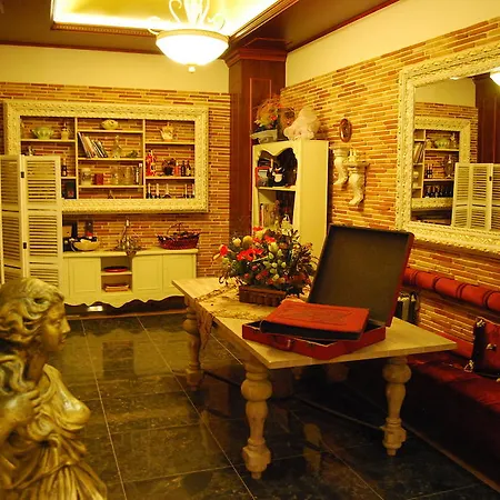 2 Kitarrat Boutique & فندق