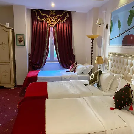 2 Kitarrat Boutique & Дуррес