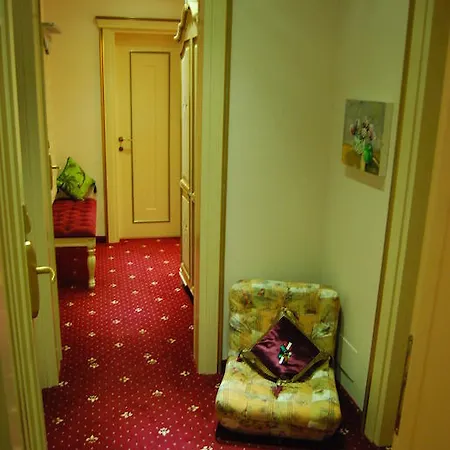 Hotel 2 Kitarrat Boutique & 4*