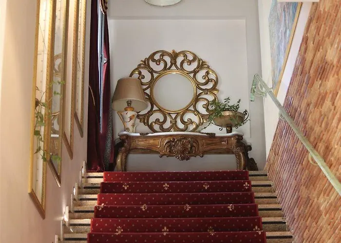 2 Kitarrat Boutique & Отель 4*