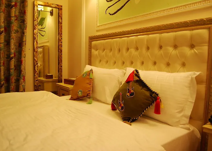 2 Kitarrat Boutique &