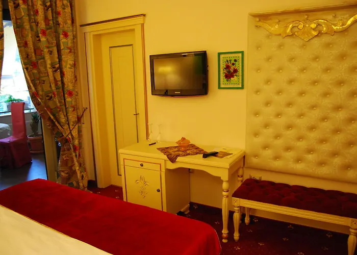 2 Kitarrat Boutique & Отель Дуррес