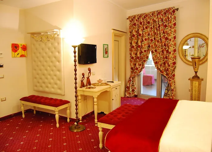 Отель 2 Kitarrat Boutique &