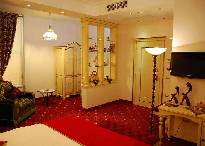 Отель 2 Kitarrat Boutique & 4*