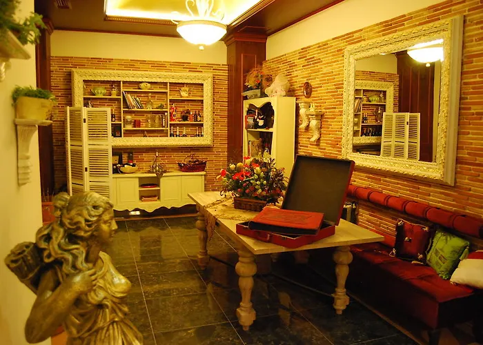 2 Kitarrat Boutique & Отель