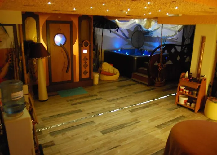 Отель 2 Kitarrat Boutique & 4*