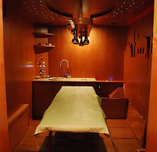 2 Kitarrat Boutique & Отель 4*