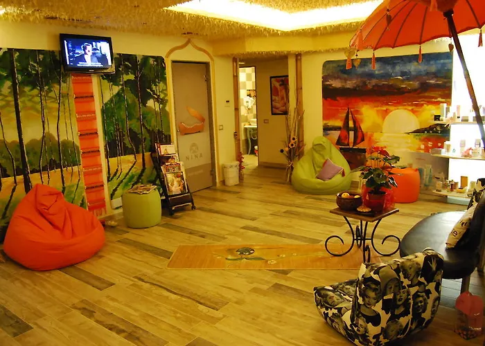 2 Kitarrat Boutique & Отель