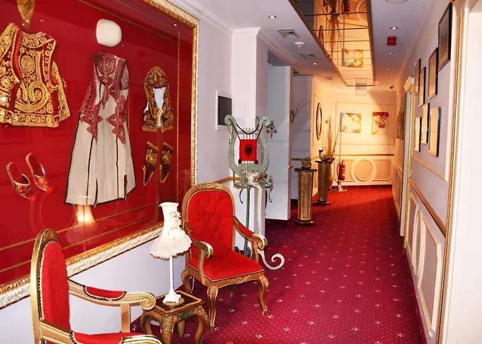 2 Kitarrat Boutique & Отель Дуррес