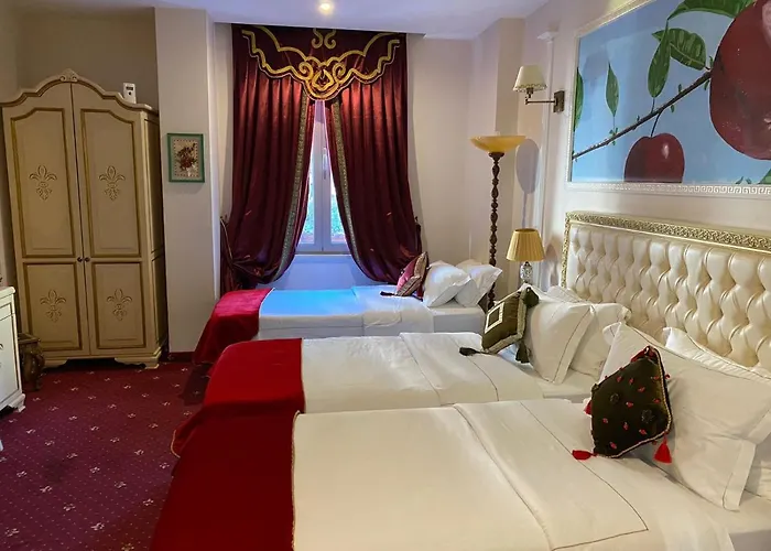 2 Kitarrat Boutique & Дуррес