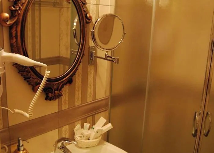 2 Kitarrat Boutique & Отель