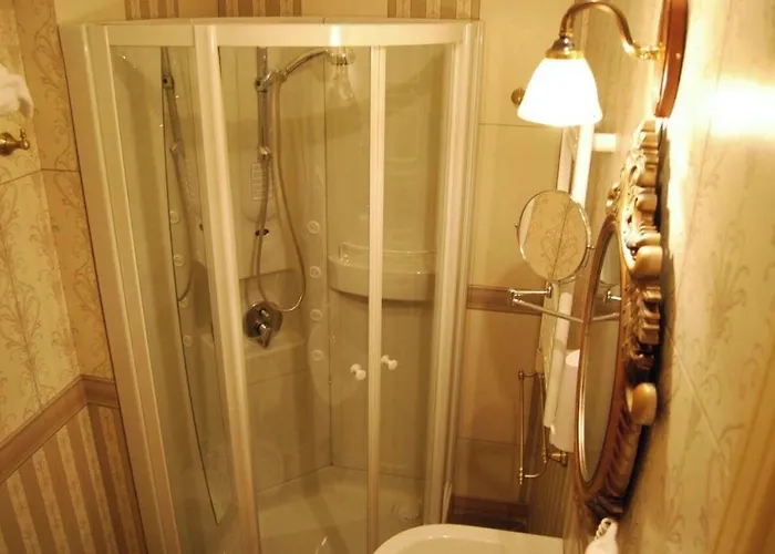 2 Kitarrat Boutique & Отель 4*