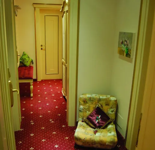 Отель 2 Kitarrat Boutique & 4*