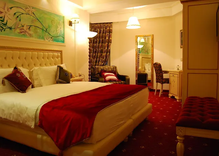 Отель 2 Kitarrat Boutique & 4*