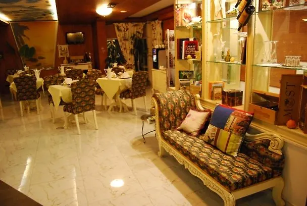 2 Kitarrat Boutique & Отель