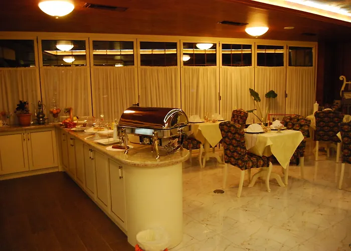 2 Kitarrat Boutique &