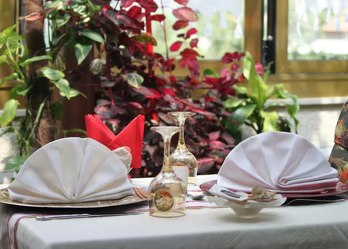 2 Kitarrat Boutique & Дуррес