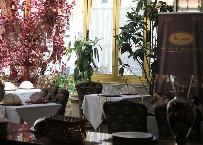 2 Kitarrat Boutique & Отель