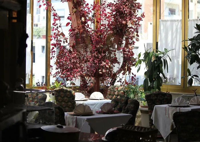 Отель 2 Kitarrat Boutique & 4*